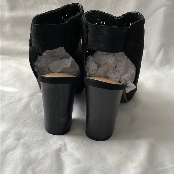 Chic Black Peep-Toe Booties - Picture 4 of 4